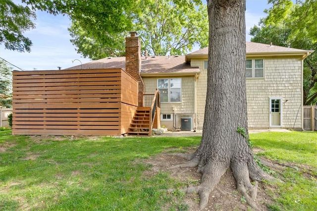 10215 W 101st Street, Overland Park, KS 66212
