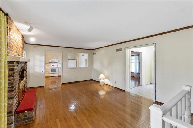 10215 W 101st Street, Overland Park, KS 66212