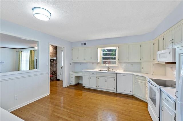 10215 W 101st Street, Overland Park, KS 66212