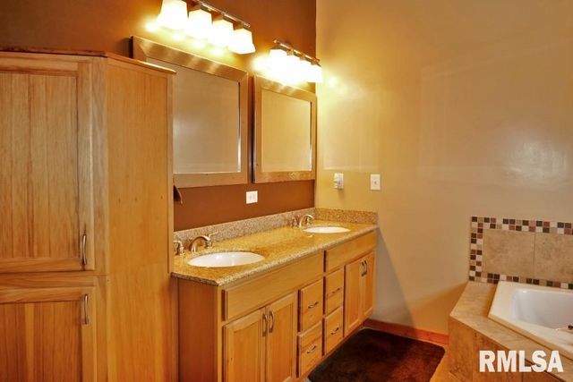 7520 S CAMERON Lane, Mapleton, IL 61547