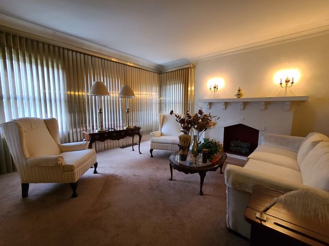 8319 S Crandon Avenue, Chicago, IL 60617