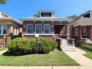 8319 S Crandon Avenue, Chicago, IL 60617