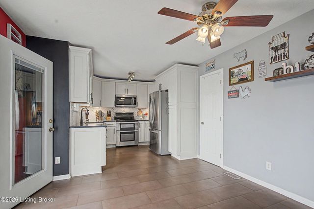 192 White Blossom Dr, Shepherdsville, KY 40165