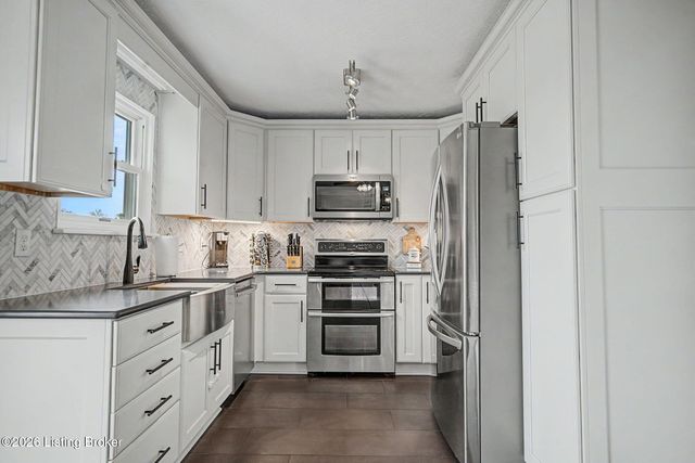 192 White Blossom Dr, Shepherdsville, KY 40165