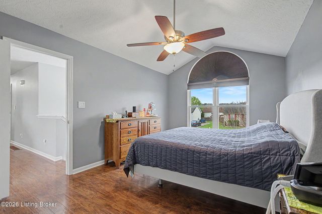 192 White Blossom Dr, Shepherdsville, KY 40165