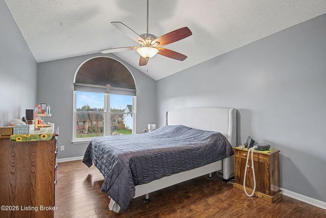 192 White Blossom Dr, Shepherdsville, KY 40165