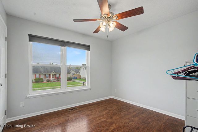 192 White Blossom Dr, Shepherdsville, KY 40165