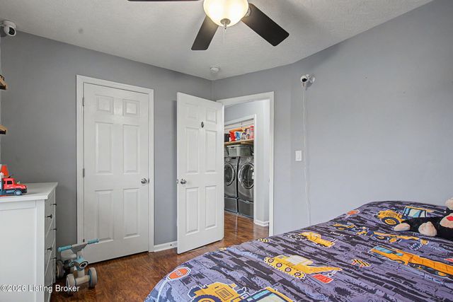 192 White Blossom Dr, Shepherdsville, KY 40165