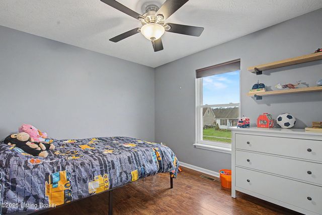 192 White Blossom Dr, Shepherdsville, KY 40165