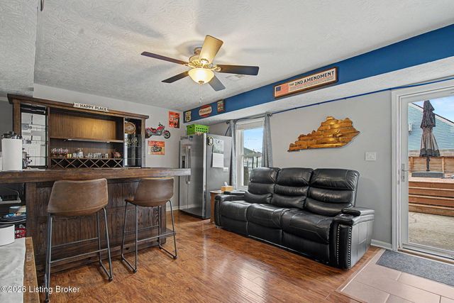 192 White Blossom Dr, Shepherdsville, KY 40165