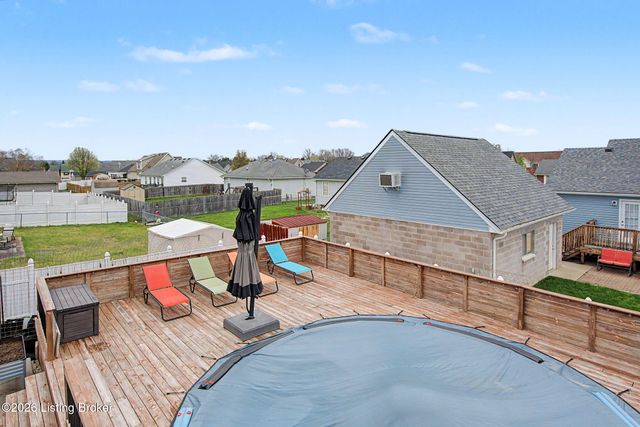 192 White Blossom Dr, Shepherdsville, KY 40165