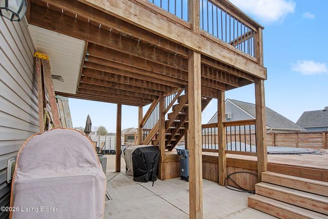 192 White Blossom Dr, Shepherdsville, KY 40165