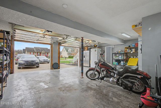 192 White Blossom Dr, Shepherdsville, KY 40165