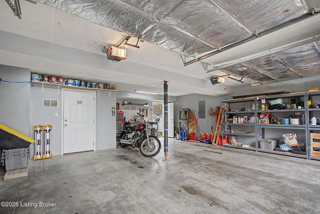 192 White Blossom Dr, Shepherdsville, KY 40165