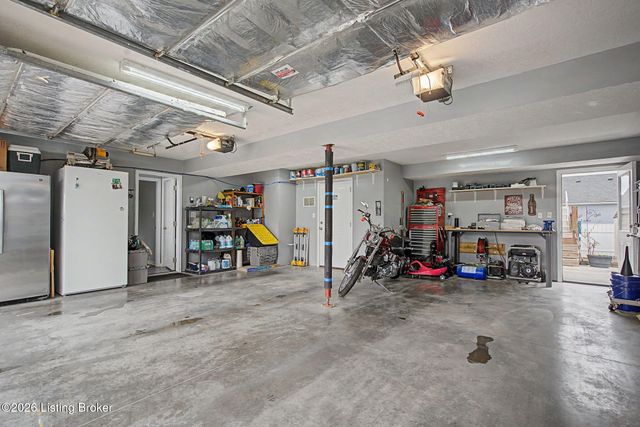 192 White Blossom Dr, Shepherdsville, KY 40165