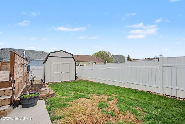 192 White Blossom Dr, Shepherdsville, KY 40165