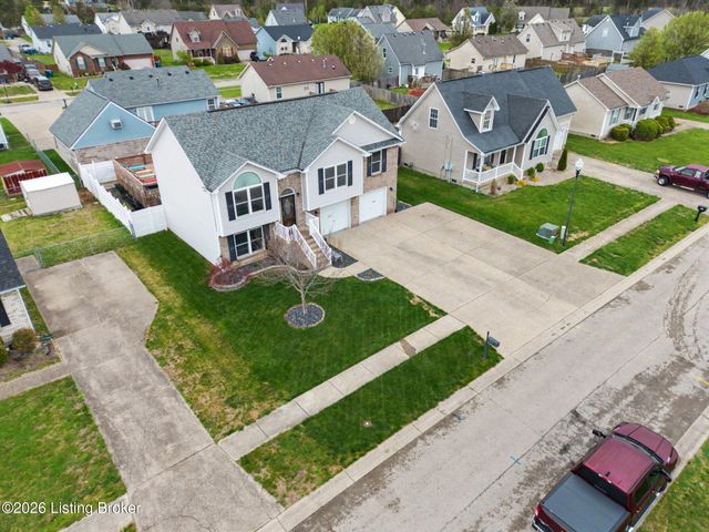 192 White Blossom Dr, Shepherdsville, KY 40165