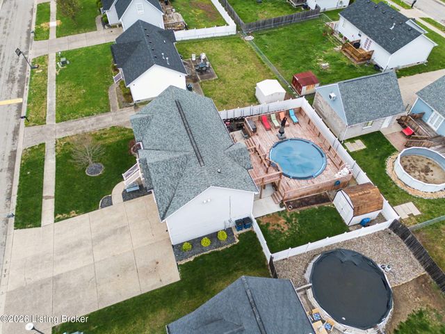 192 White Blossom Dr, Shepherdsville, KY 40165