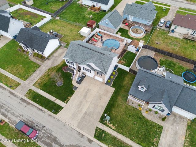 192 White Blossom Dr, Shepherdsville, KY 40165