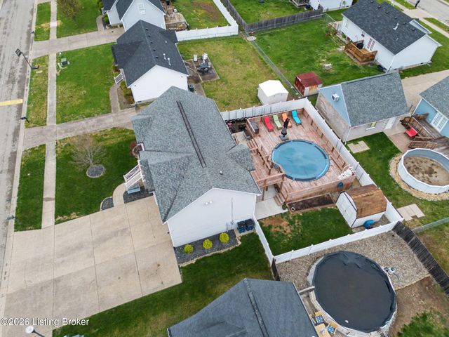 192 White Blossom Dr, Shepherdsville, KY 40165