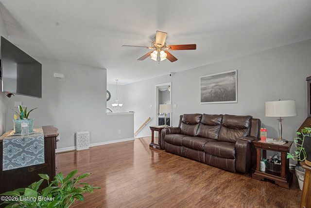 192 White Blossom Dr, Shepherdsville, KY 40165