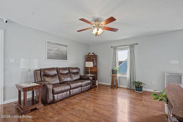 192 White Blossom Dr, Shepherdsville, KY 40165