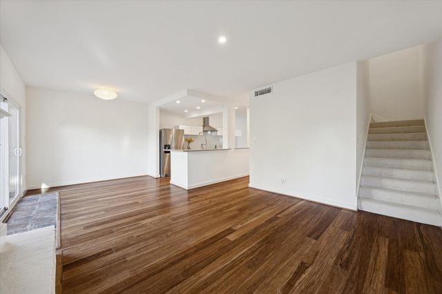 1802 Stoney Brook 102, Houston, TX 77063