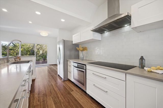 1802 Stoney Brook 102, Houston, TX 77063