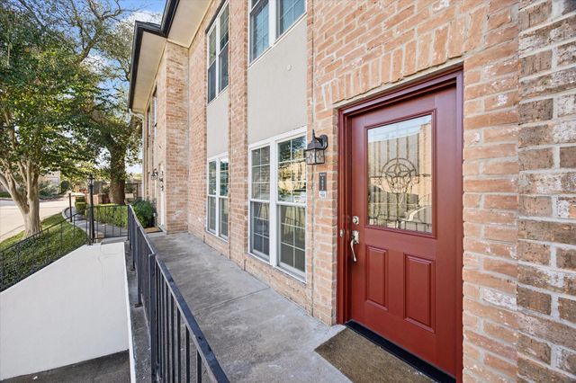 1802 Stoney Brook 102, Houston, TX 77063
