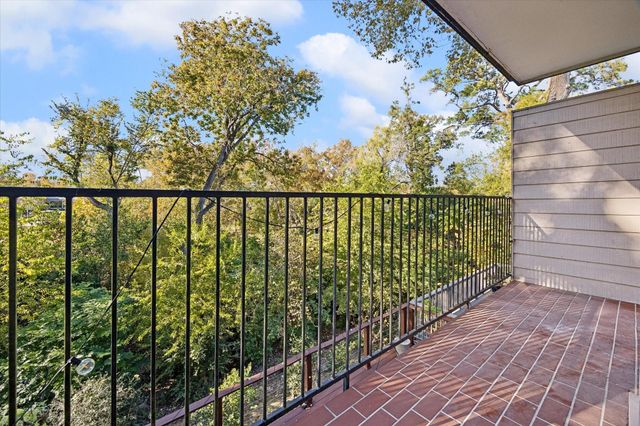 1802 Stoney Brook 102, Houston, TX 77063