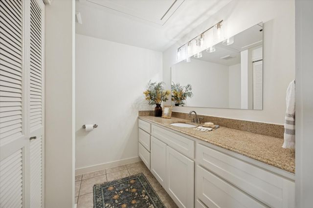 1802 Stoney Brook 102, Houston, TX 77063
