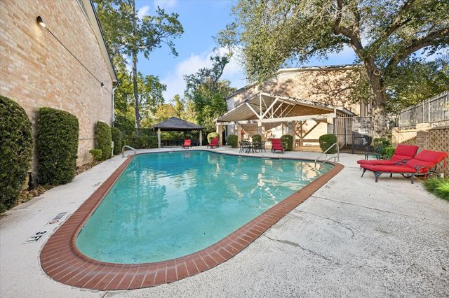 1802 Stoney Brook 102, Houston, TX 77063