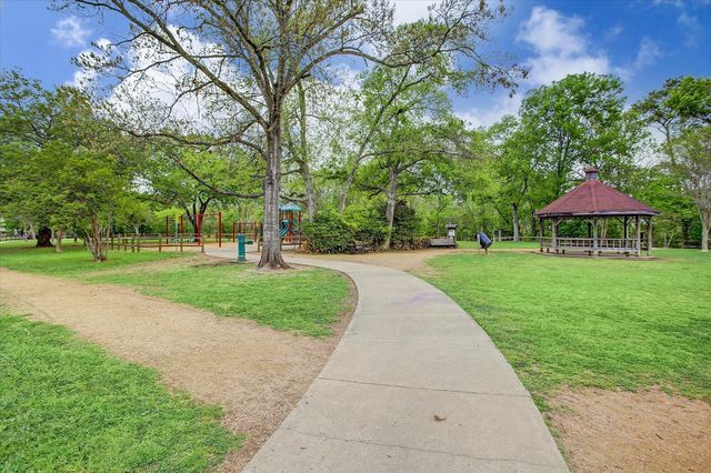 1802 Stoney Brook 102, Houston, TX 77063