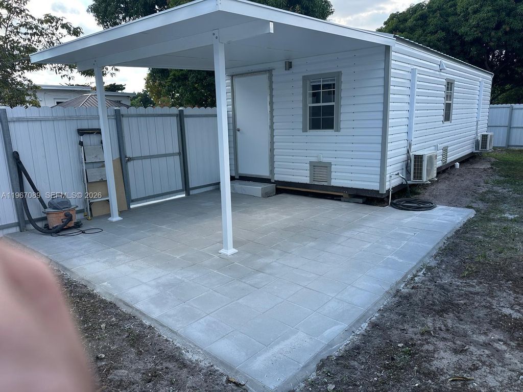 235 W 16th St, Hialeah, FL 33010