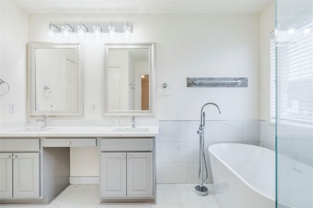 740 Dark Horse LN, Buda, TX 78610