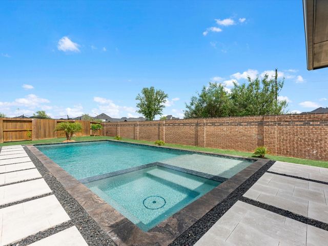 32002 Crested Knoll Court, Fulshear, TX 77441