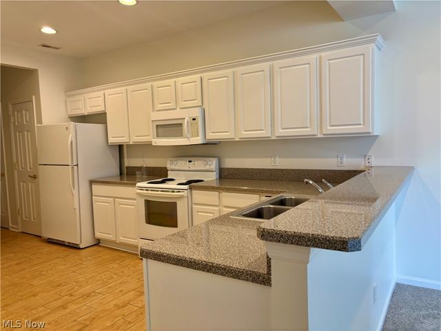 404 River Glen Drive NE, Warren, OH 44484