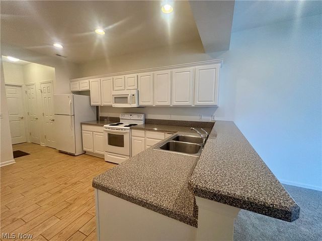 404 River Glen Drive NE, Warren, OH 44484