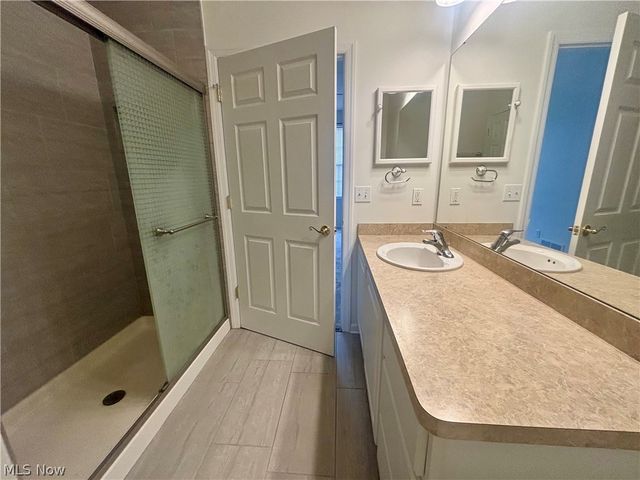 404 River Glen Drive NE, Warren, OH 44484