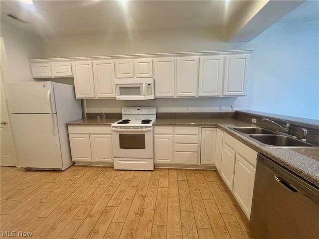 404 River Glen Drive NE, Warren, OH 44484