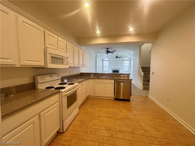 404 River Glen Drive NE, Warren, OH 44484