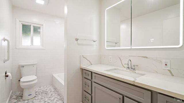 1130 Duer Rd, Sebastopol, CA 95472