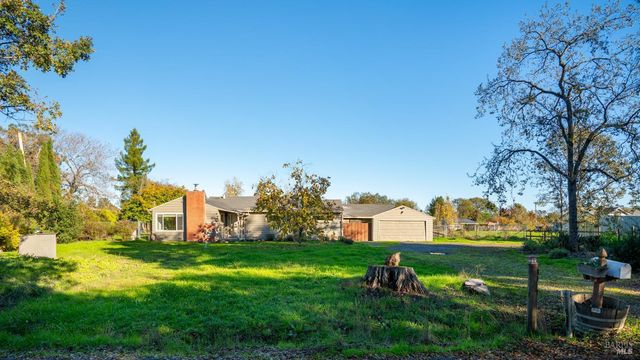 1130 Duer Rd, Sebastopol, CA 95472