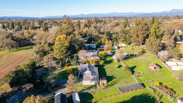 1130 Duer Rd, Sebastopol, CA 95472