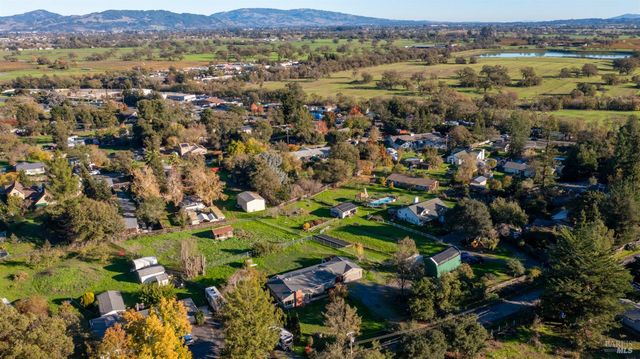 1130 Duer Rd, Sebastopol, CA 95472