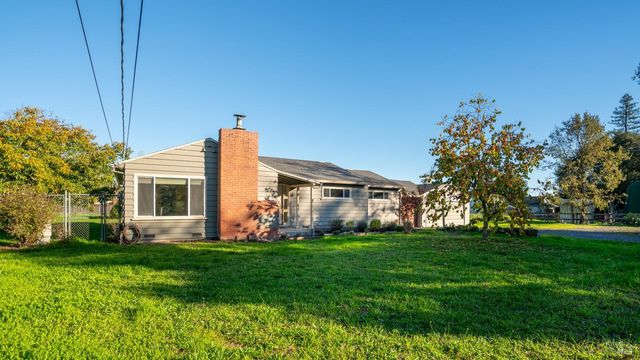 1130 Duer Rd, Sebastopol, CA 95472