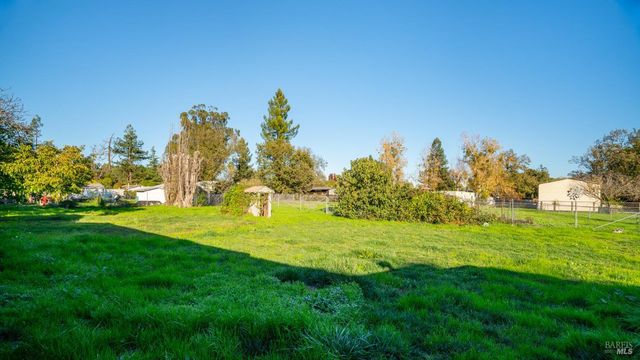 1130 Duer Rd, Sebastopol, CA 95472