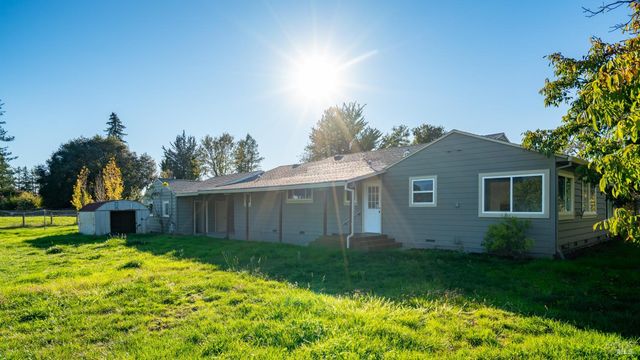 1130 Duer Rd, Sebastopol, CA 95472