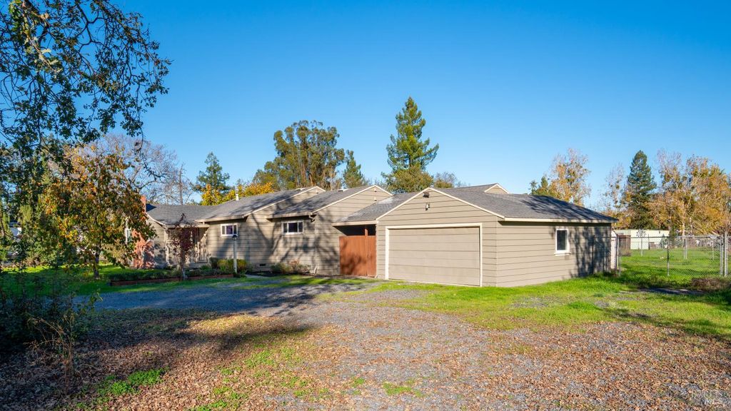 1130 Duer Rd, Sebastopol, CA 95472