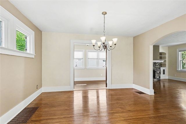 91 Warrington Dr, Brighton, NY 14618